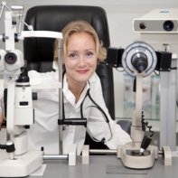 le médecin ophtalmologiste, l'opticien lunetier, l'orthoptiste